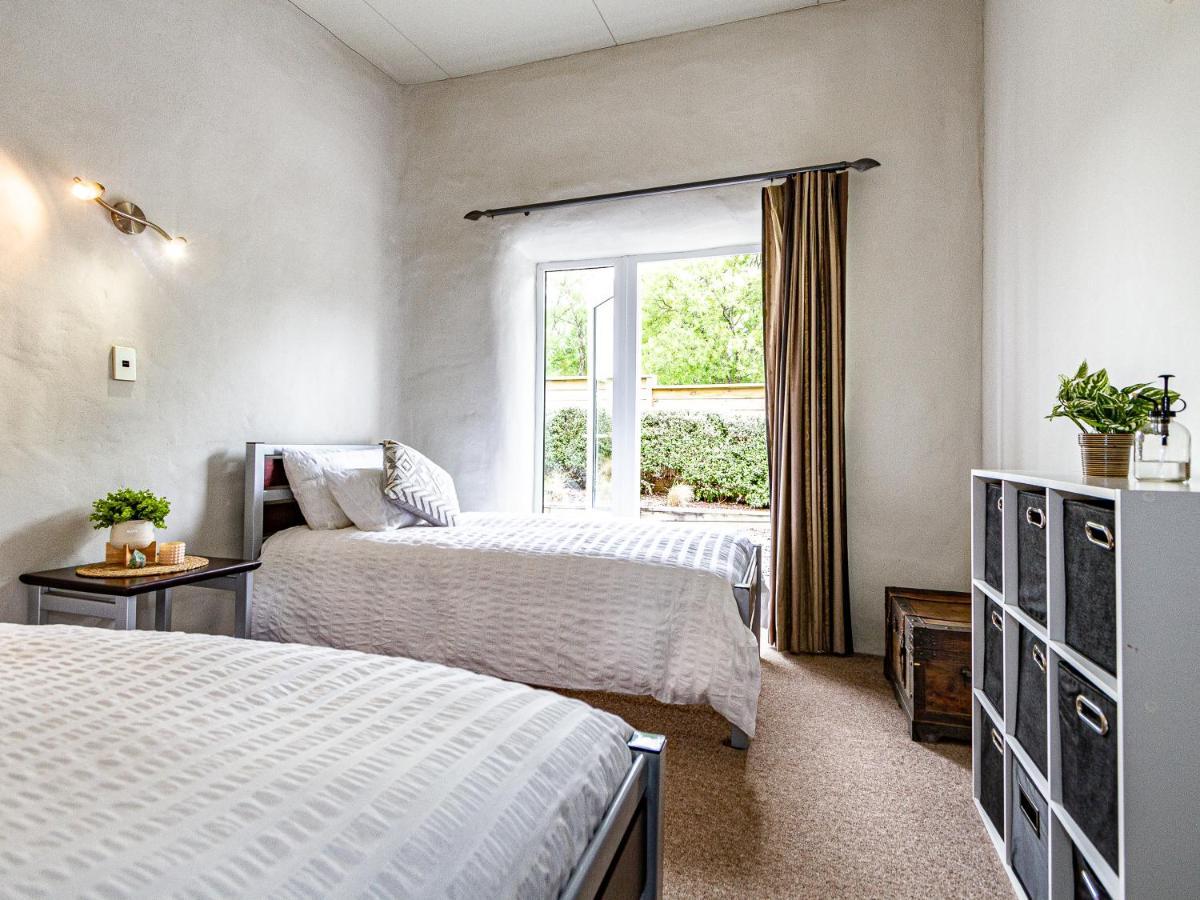 The Grey Straw House - Rangataua Holiday Home โอฮาคูเน ภายนอก รูปภาพ