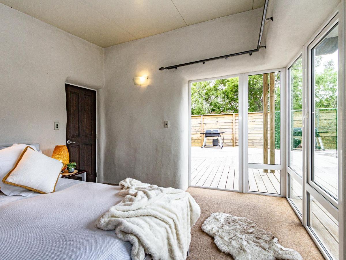 The Grey Straw House - Rangataua Holiday Home โอฮาคูเน ภายนอก รูปภาพ